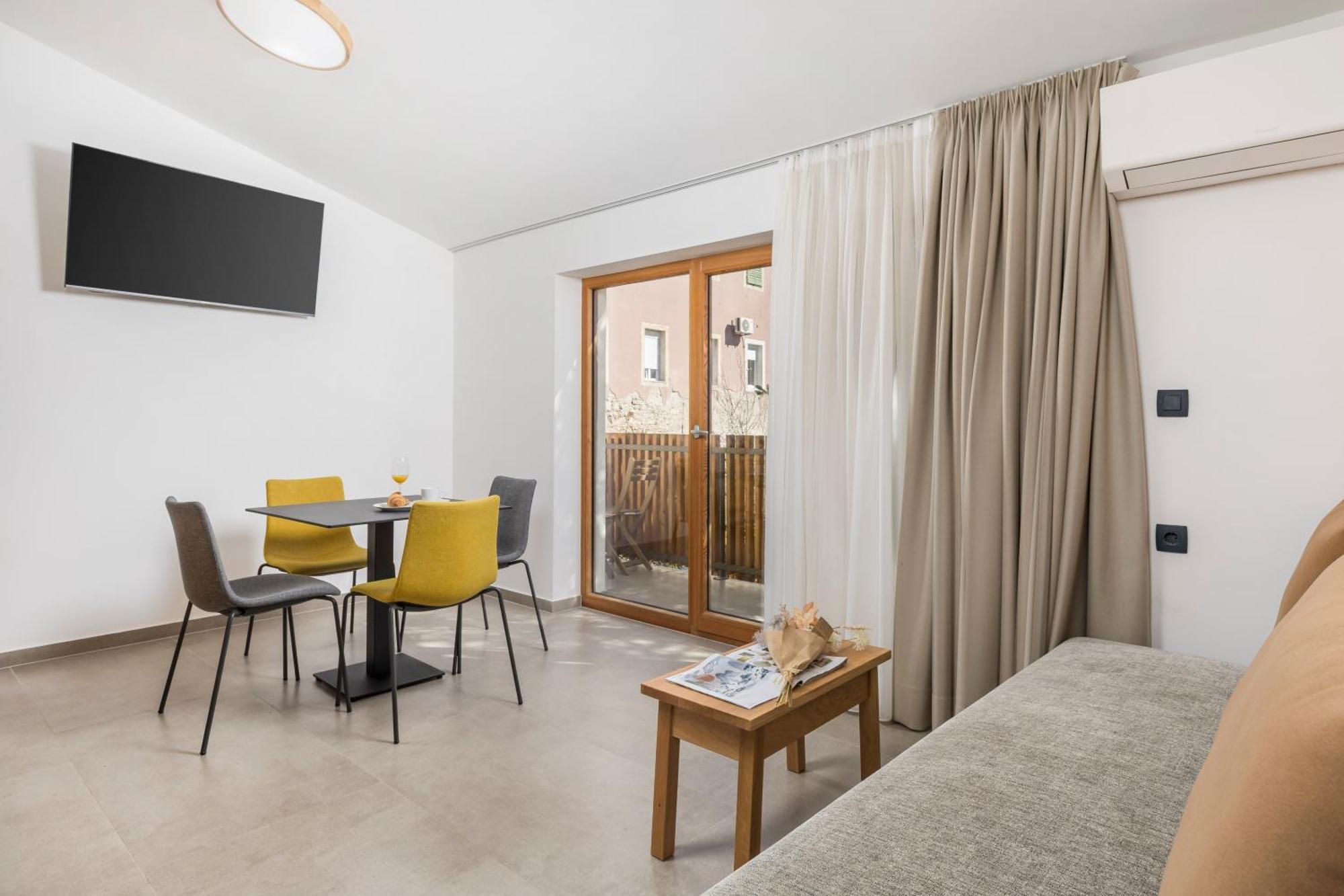Pula Residence Rooms And Apartments Old City Center Eksteriør billede